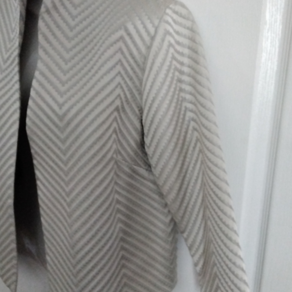 Connie Roberson evening cropped jacket - Picture 4 of 7
